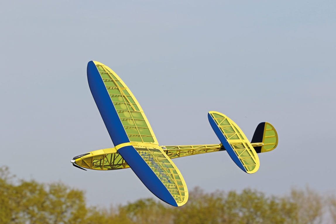 Testing a vintage glider: Leprechaun V3
