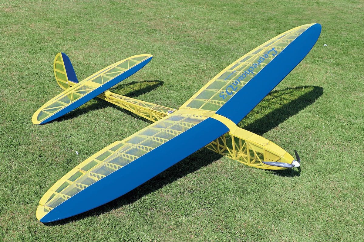 Testing a vintage glider Leprechaun V3